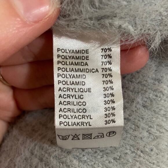 JCL Size Large Light Gray V-Neck Eyelash Fuzzy Cozy Semi Cropped Sweater - Picture 10 of 11